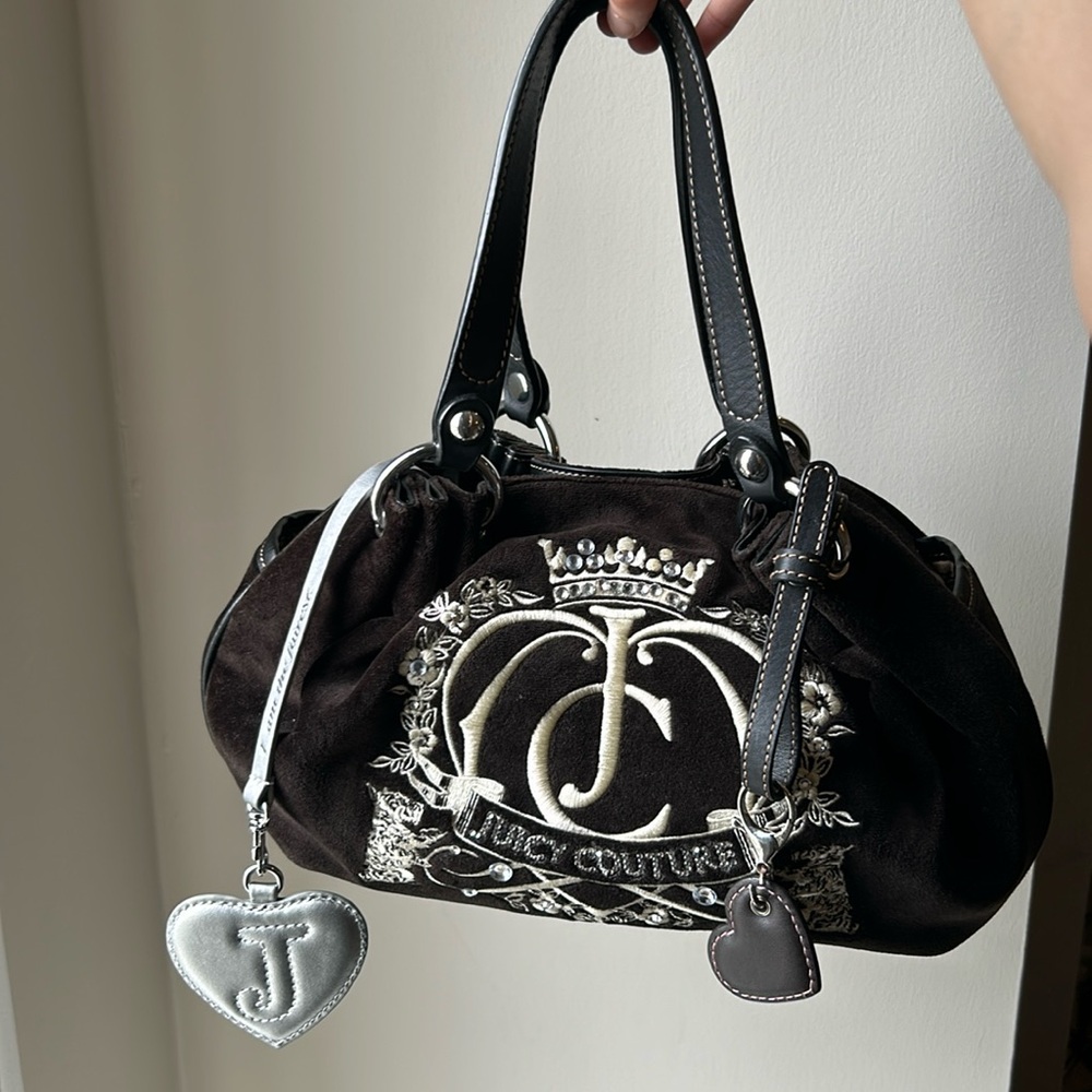 Reposhing this beautiful authentic juicy couture vintage purse